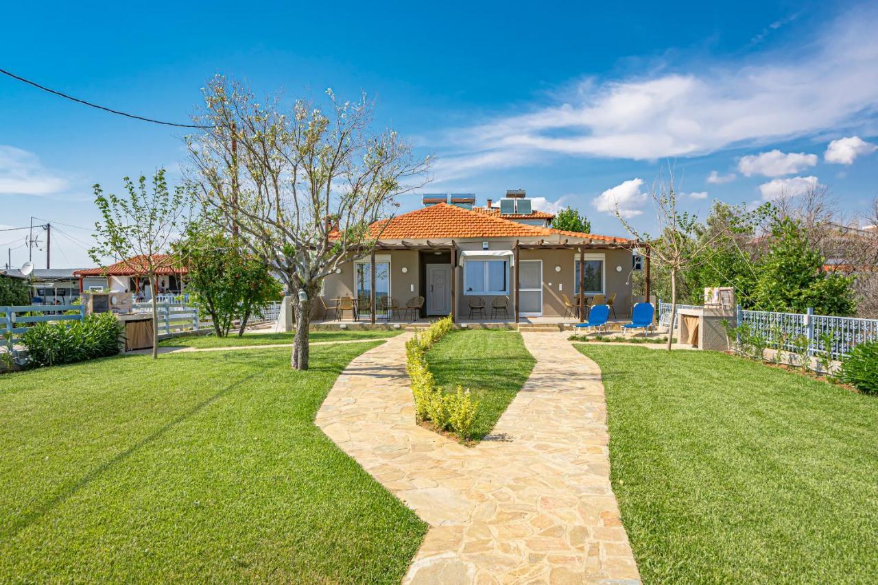 Azzurro Seafront Houses Nea Kallikrateia Exterior photo